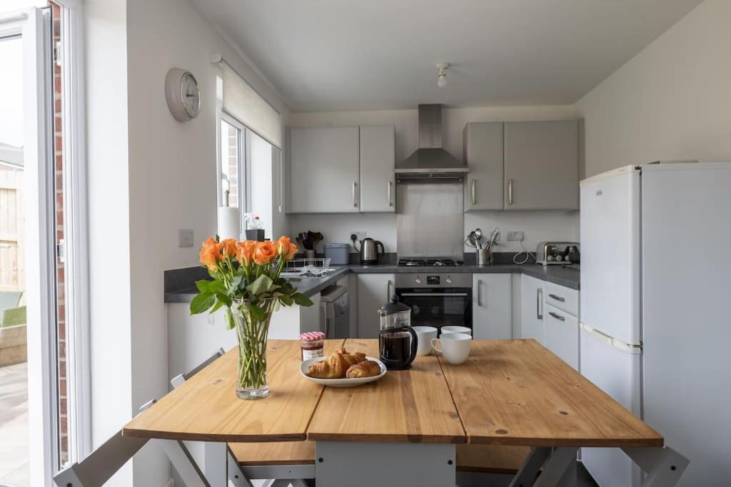 Coity Cosy 3 Bed Near Beaches, Cardiff & Brecon Beacons מראה חיצוני תמונה